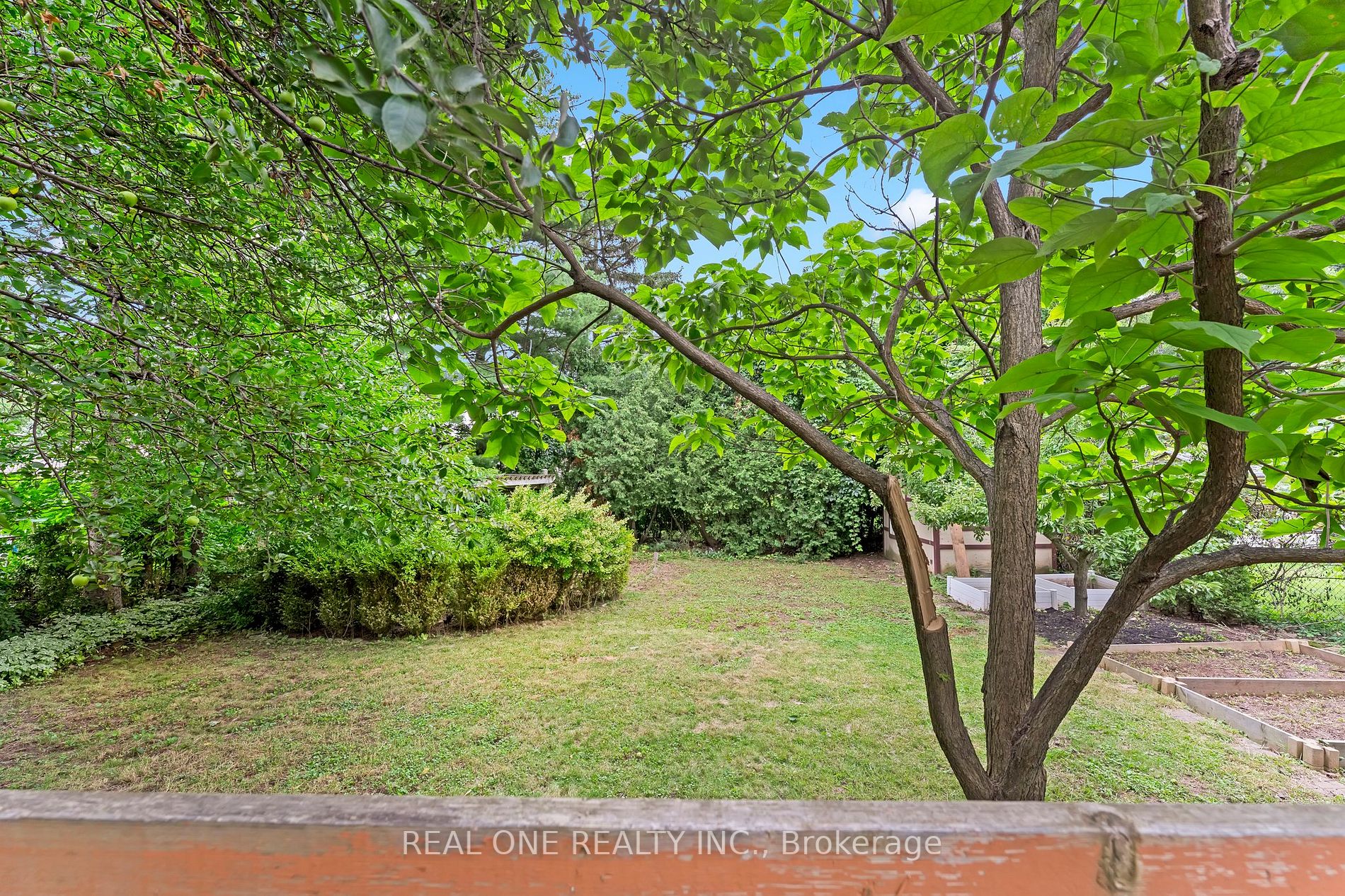 606 Pinegrove Rd