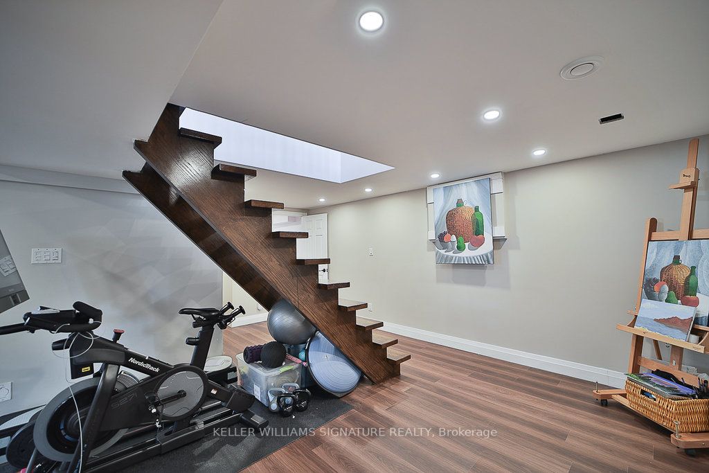 156 Main Street S