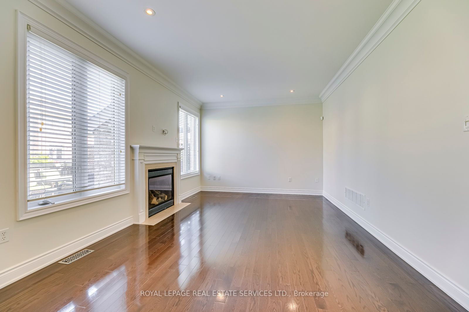 1152 Jezero Cres