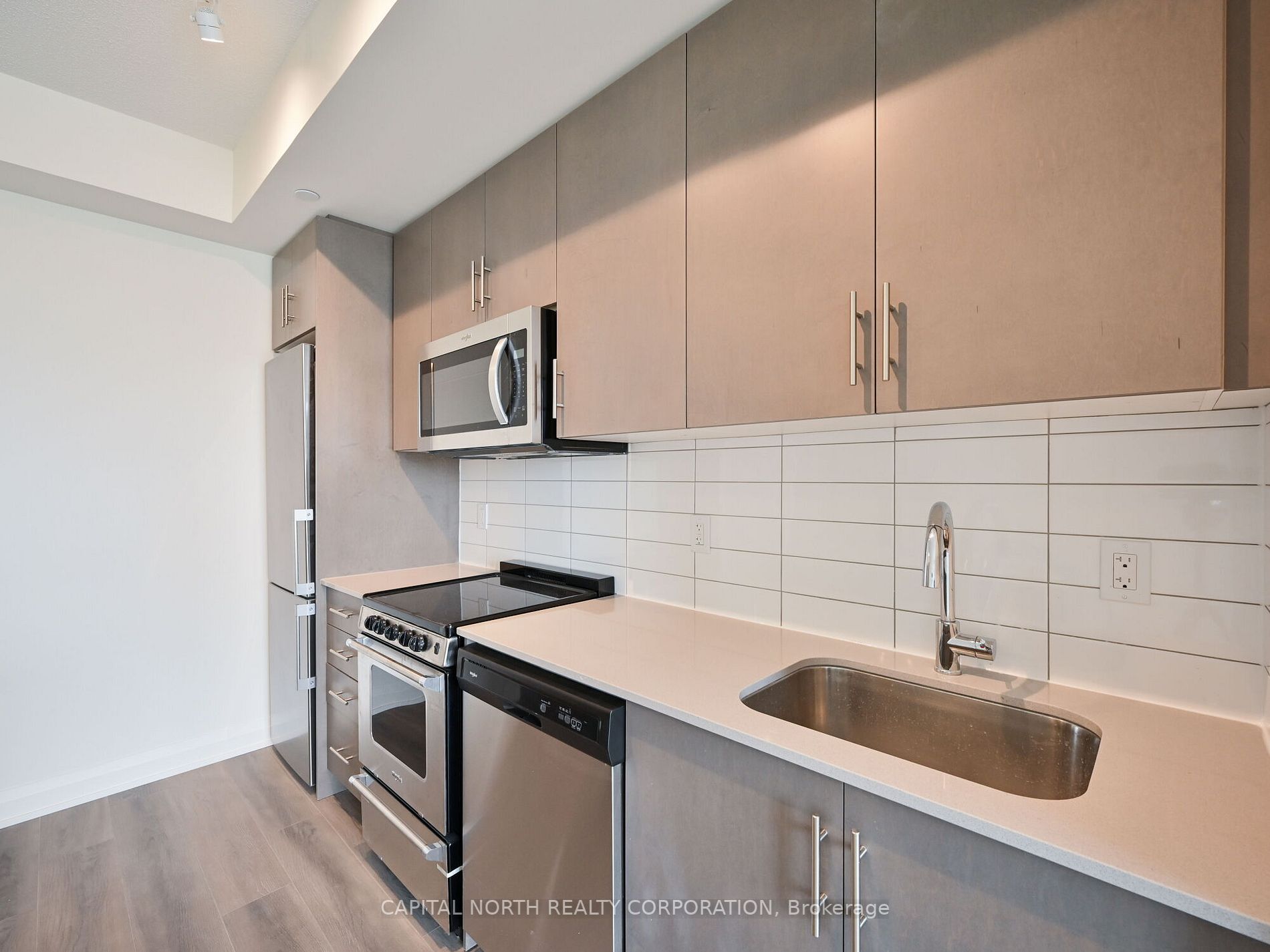 509 Dundas St W, #711