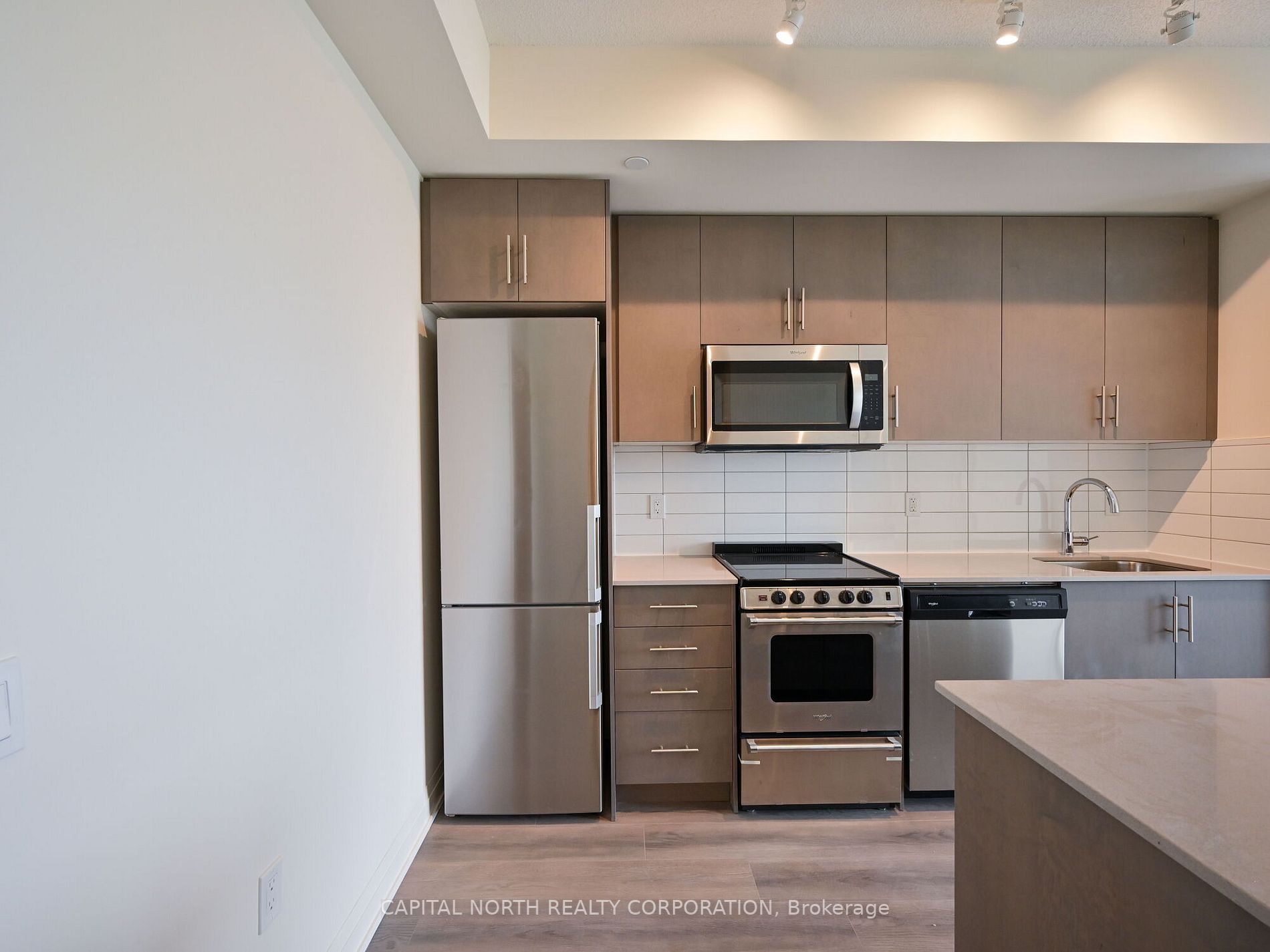 509 Dundas St W, #711