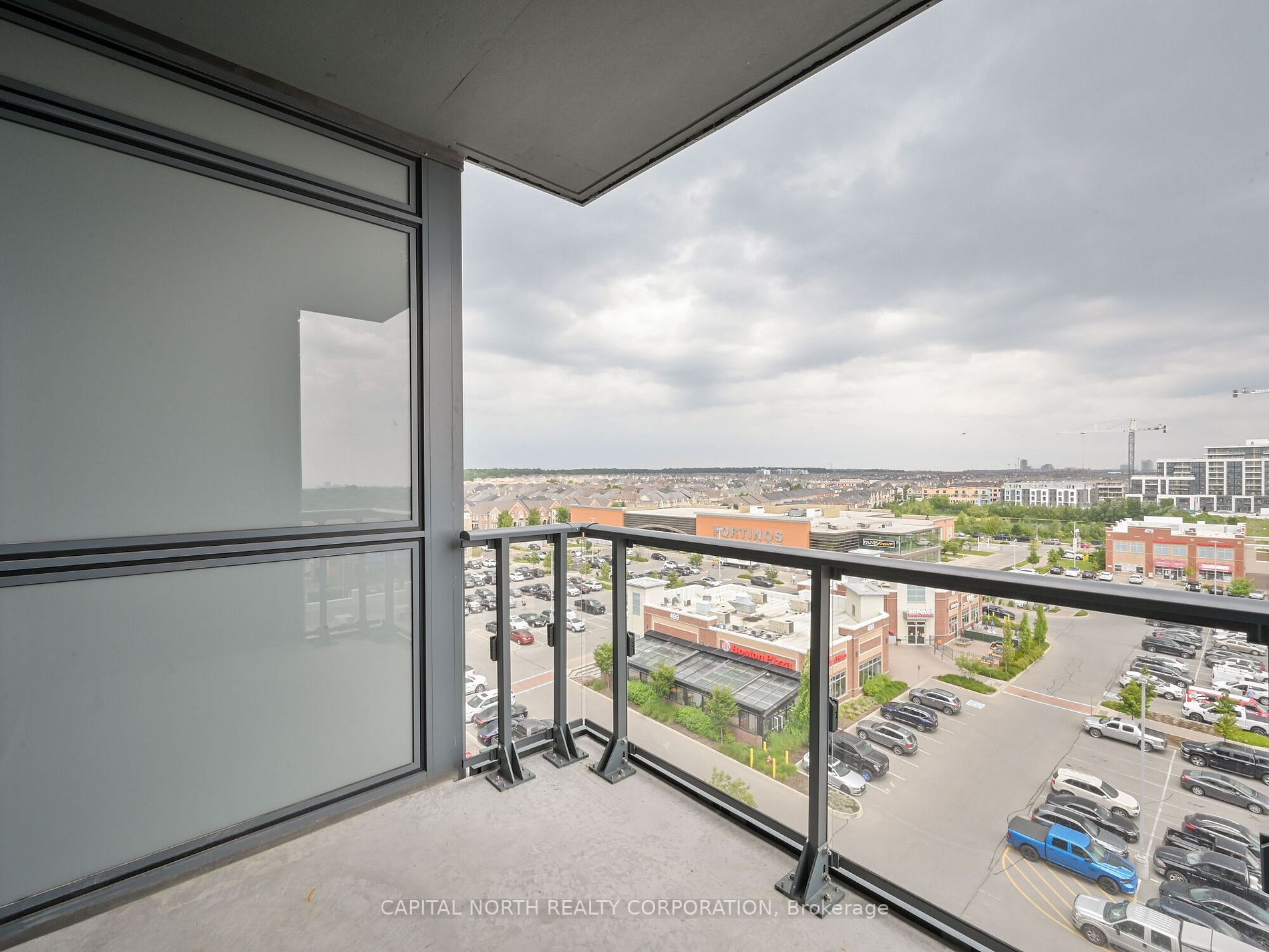 509 Dundas St W, #711