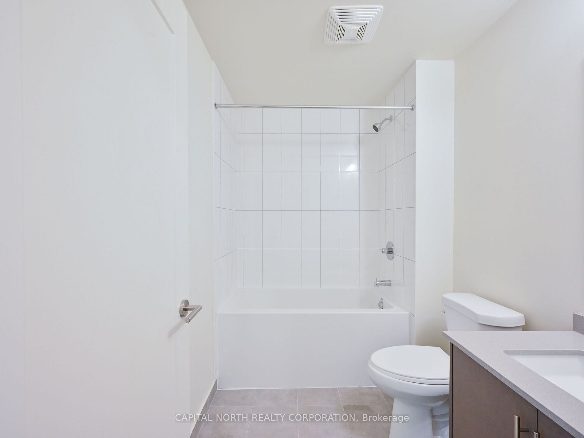 509 Dundas St W, #711
