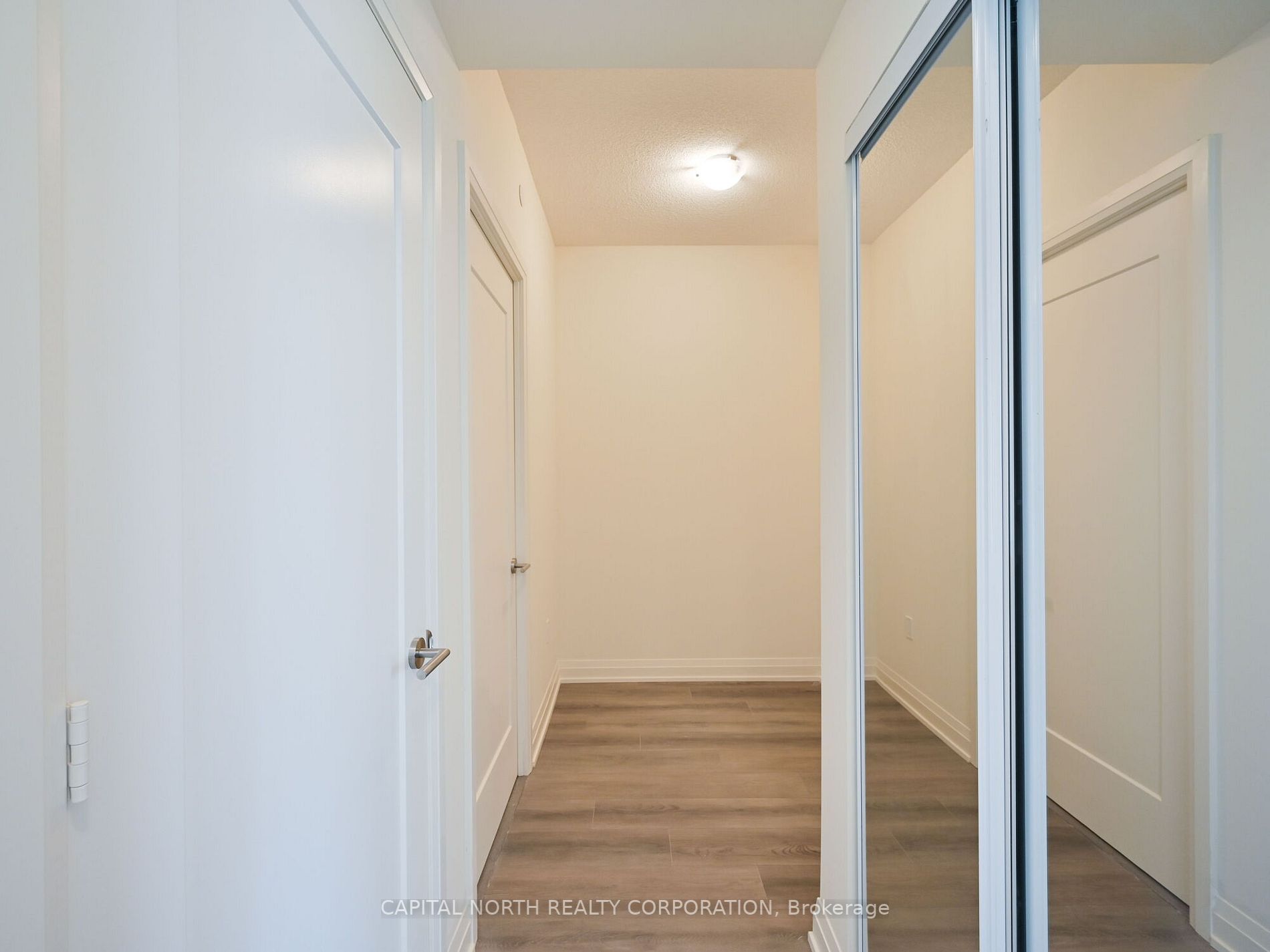 509 Dundas St W, #711