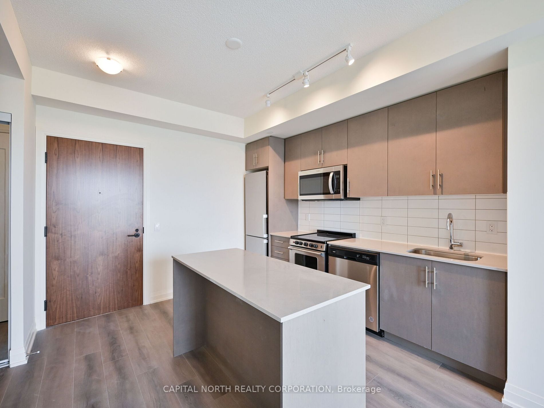 509 Dundas St W, #711