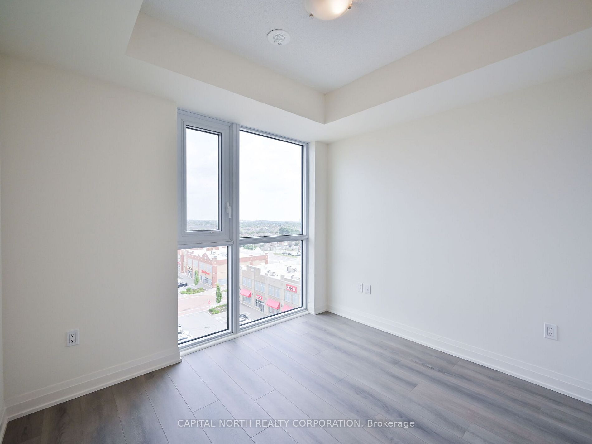 509 Dundas St W, #711