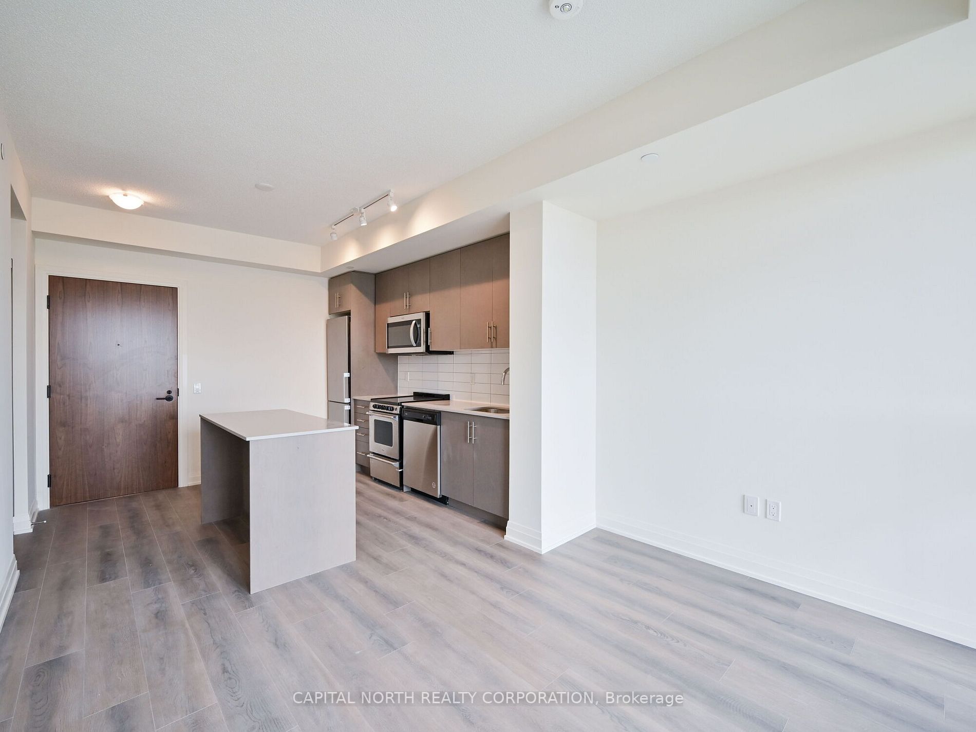 509 Dundas St W, #711
