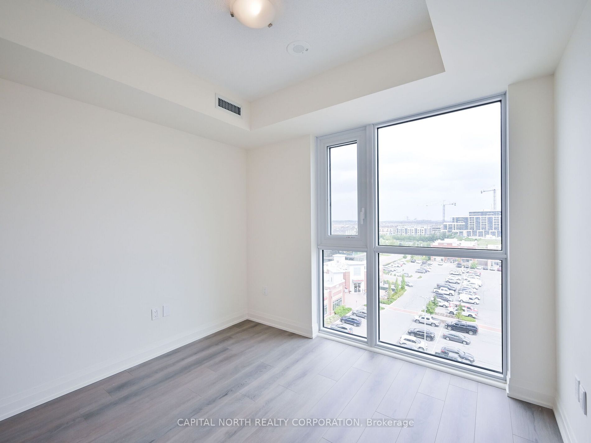 509 Dundas St W, #711
