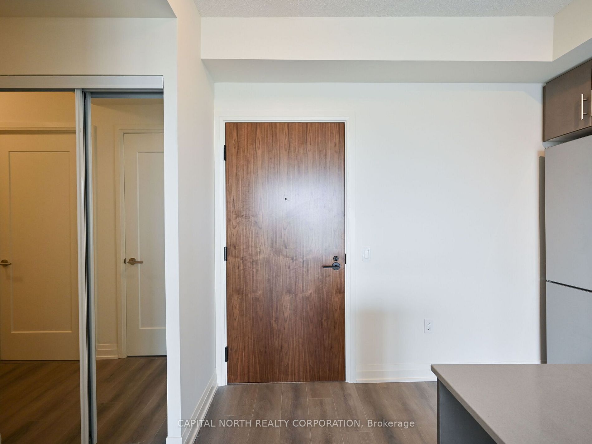 509 Dundas St W, #711