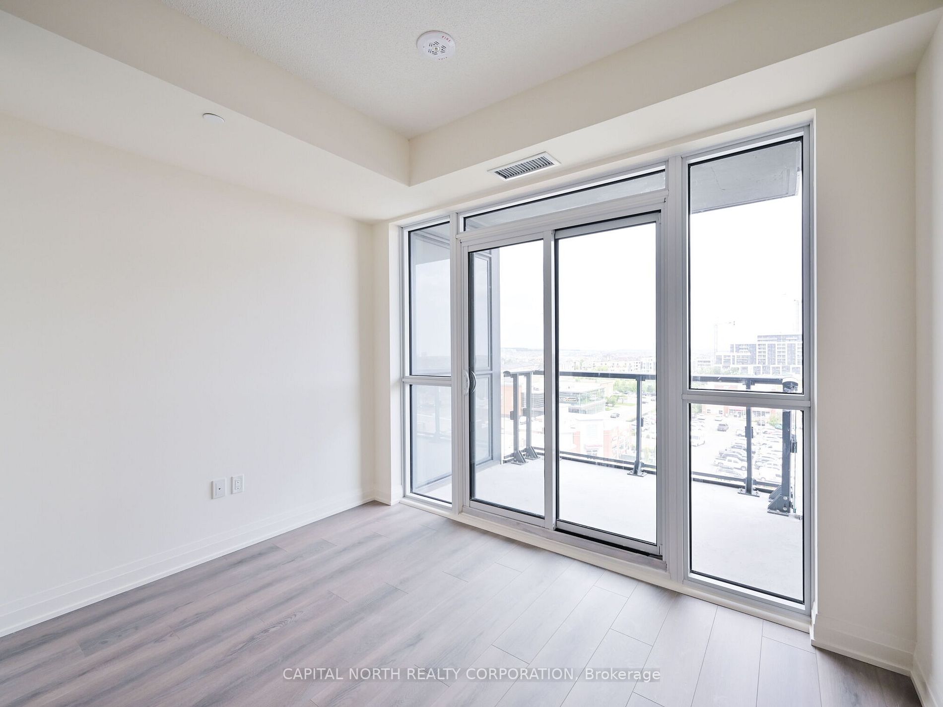 509 Dundas St W, #711