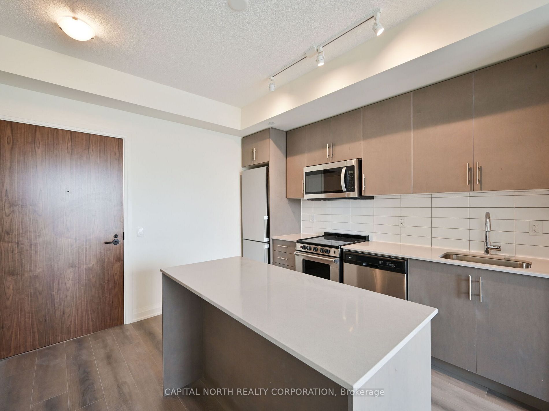 509 Dundas St W, #711