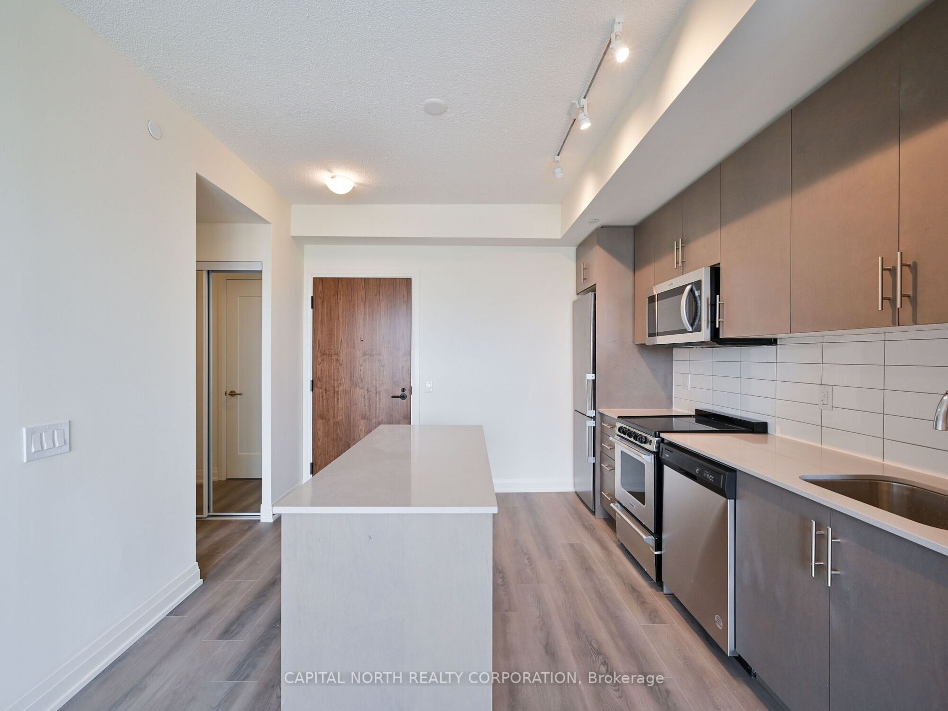 509 Dundas St W, #711