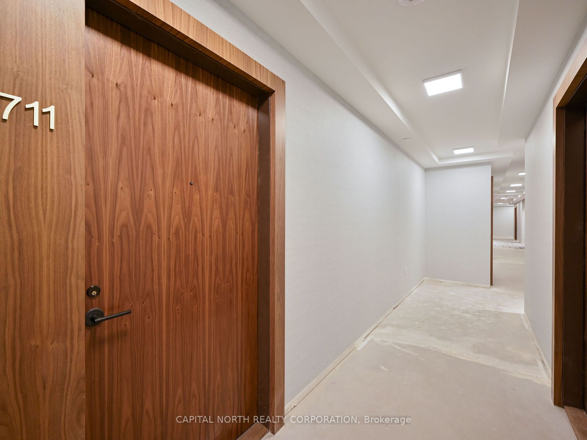 509 Dundas St W, #711