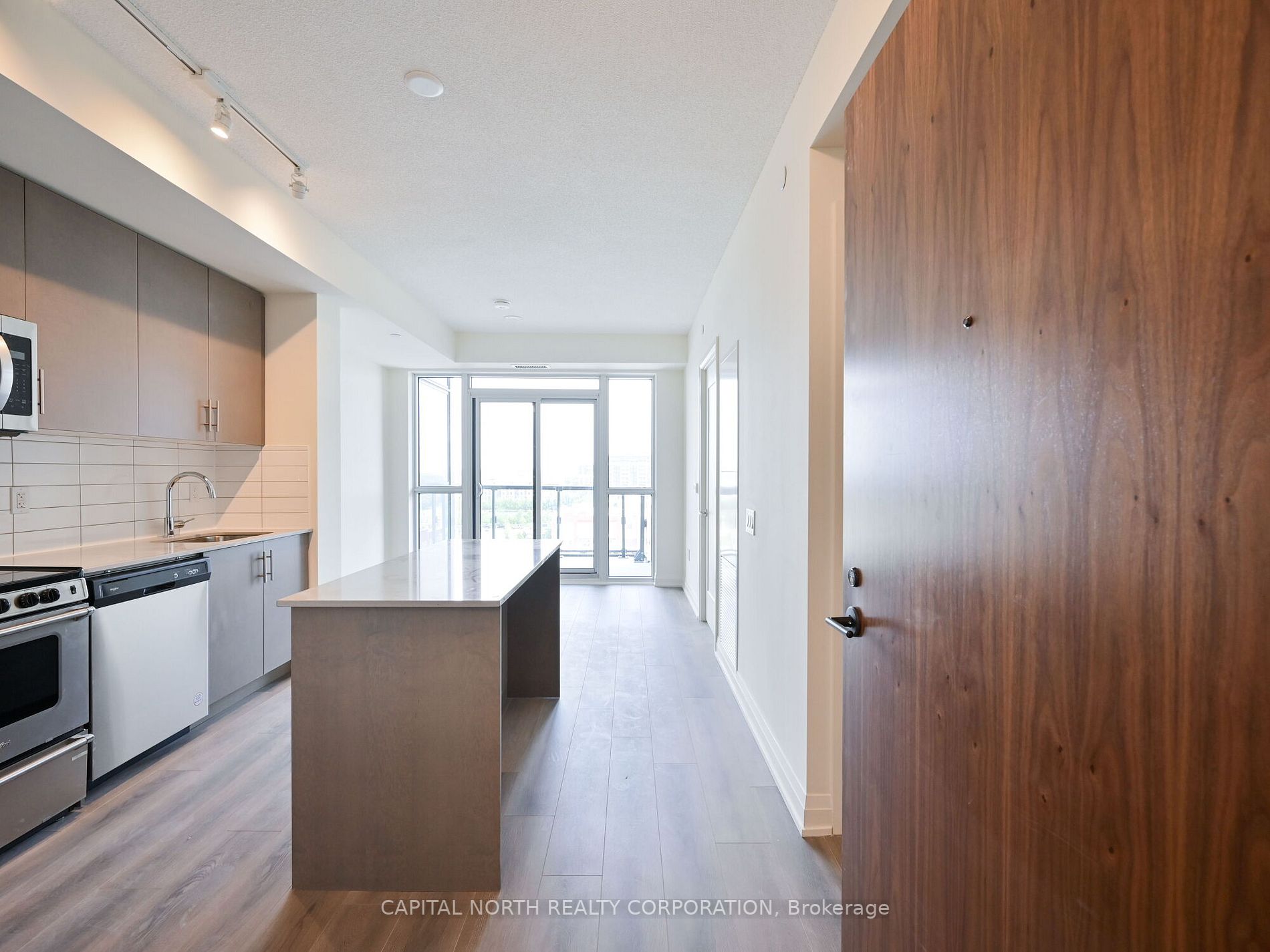 509 Dundas St W, #711