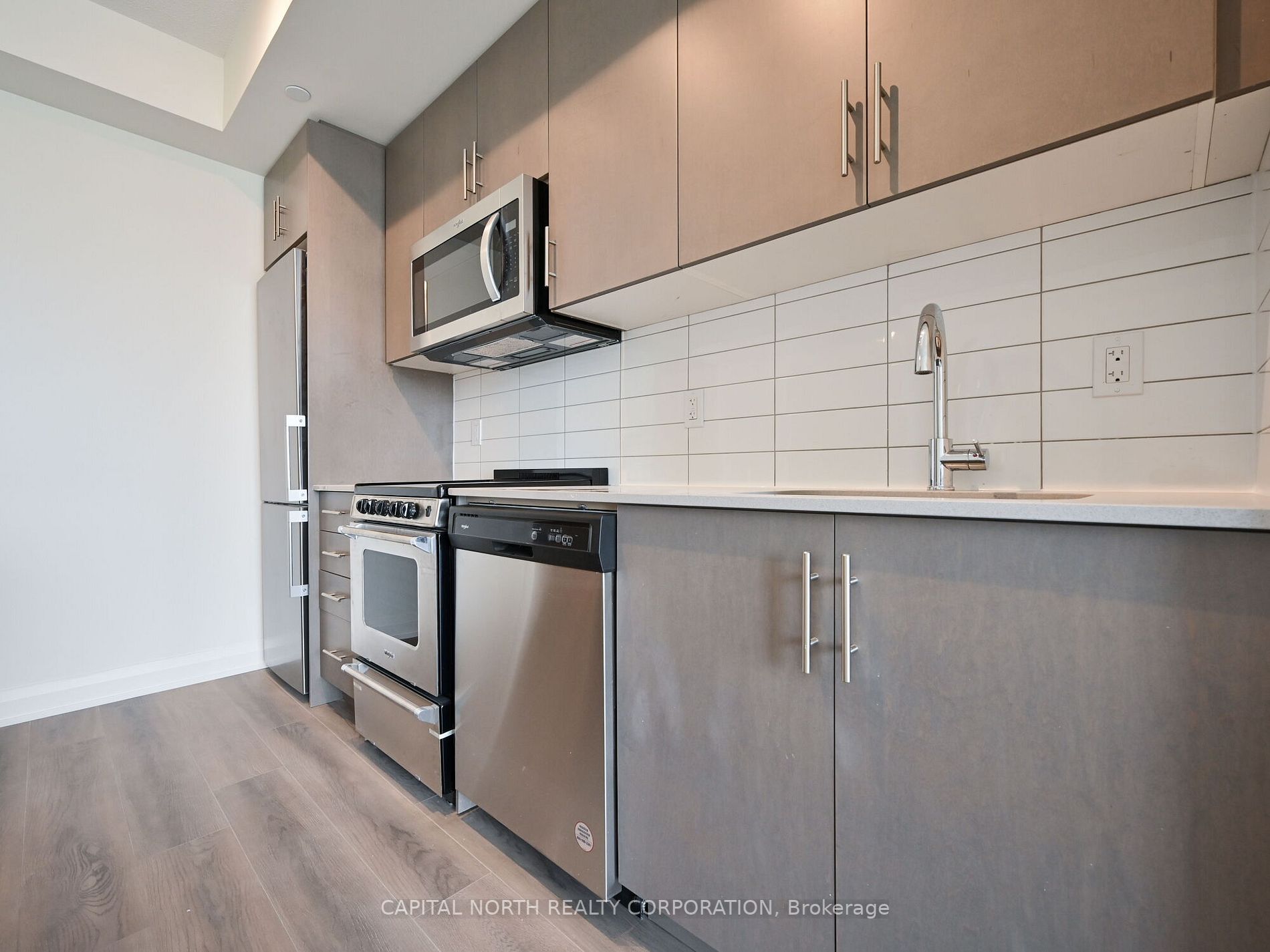 509 Dundas St W, #711