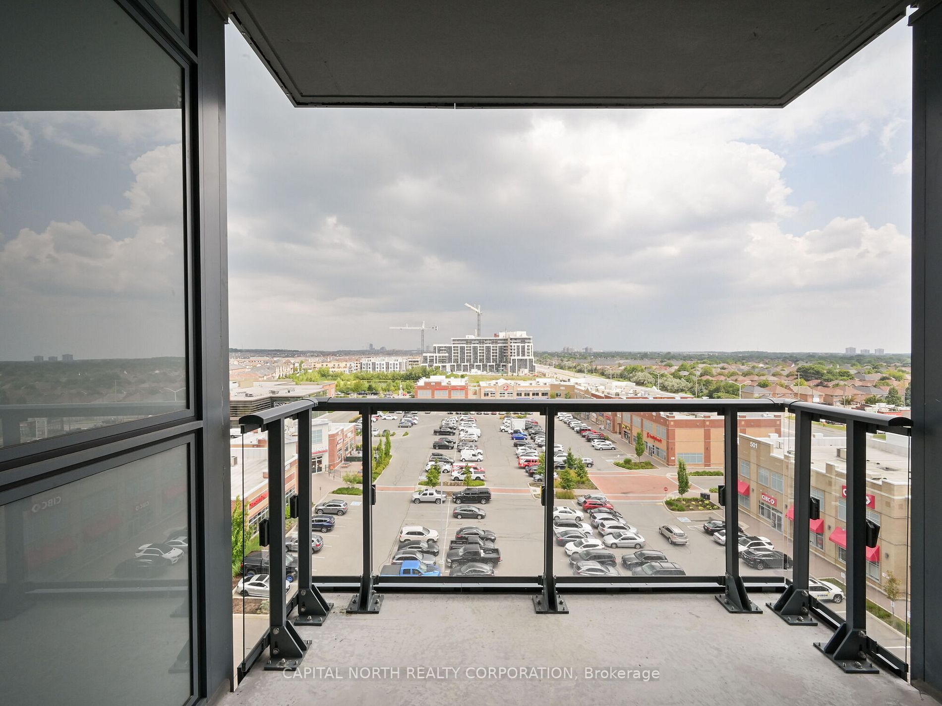 509 Dundas St W, #711