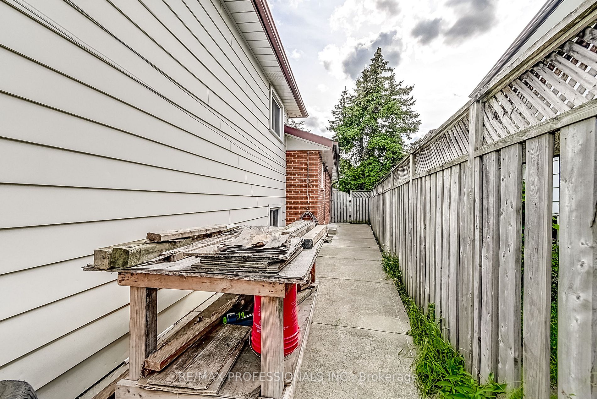 3218 Monica Dr
