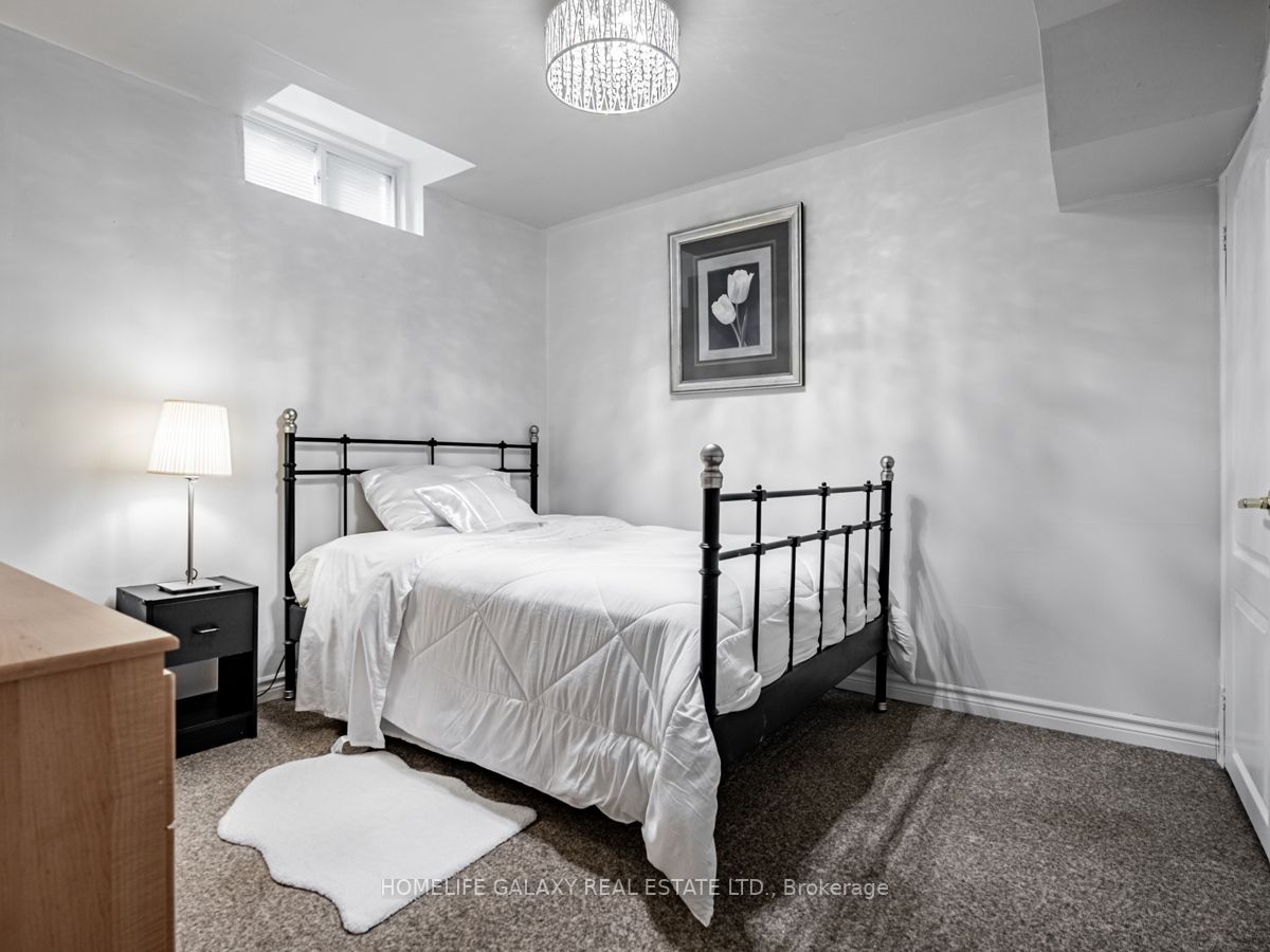 13 Major William Sharpe Dr