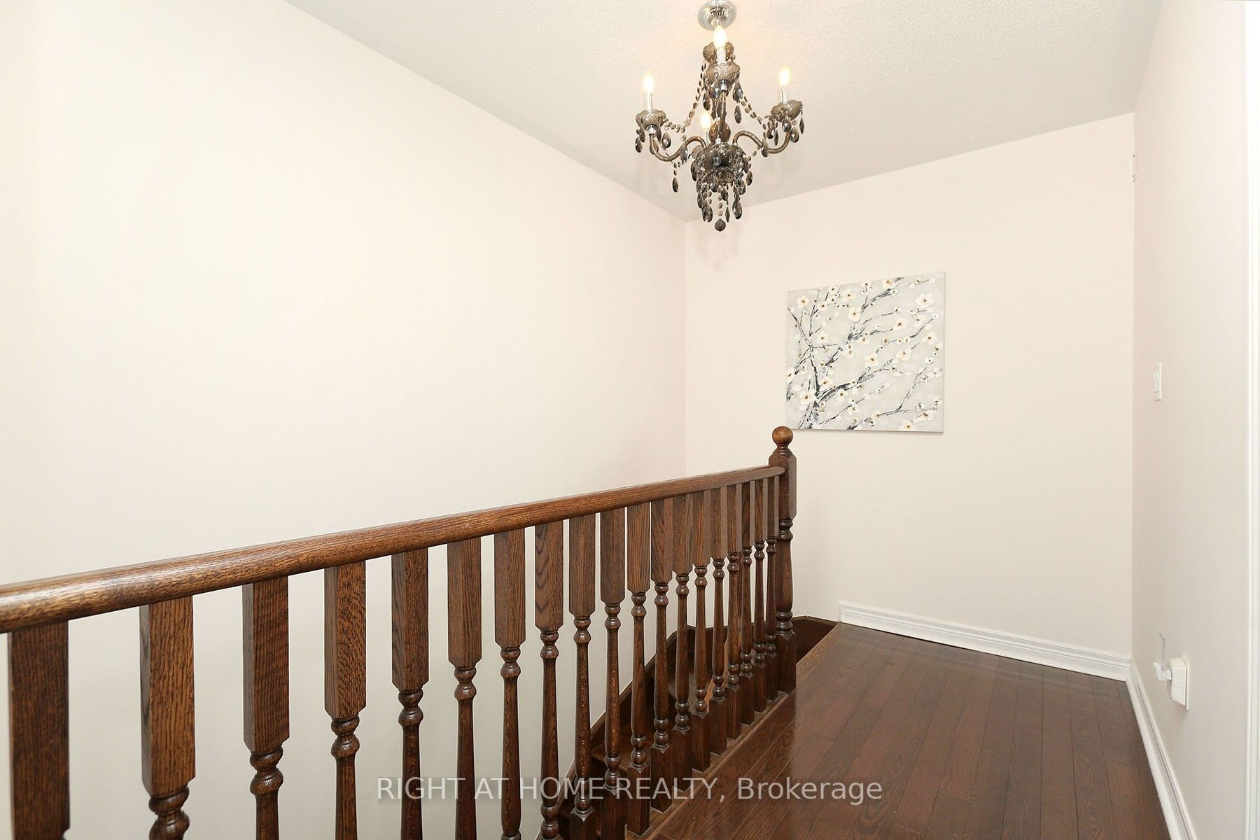 16 Aspenview Avenue