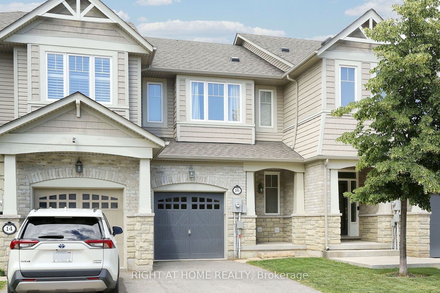 16 Aspenview Avenue