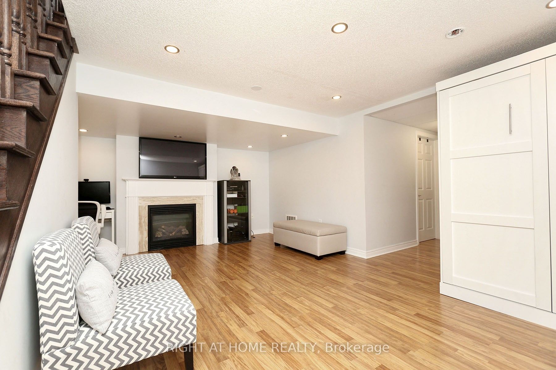 16 Aspenview Avenue