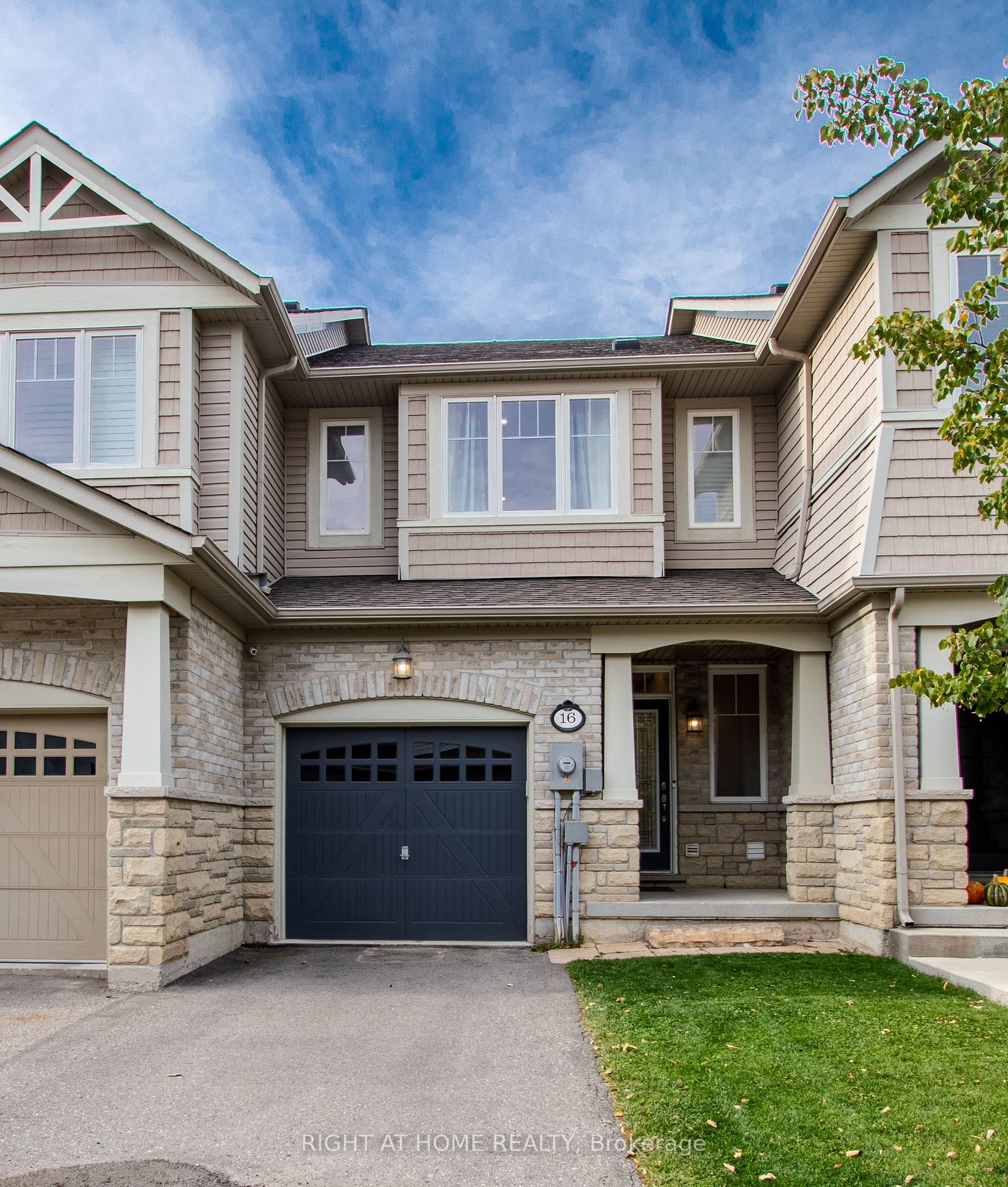 16 Aspenview Avenue