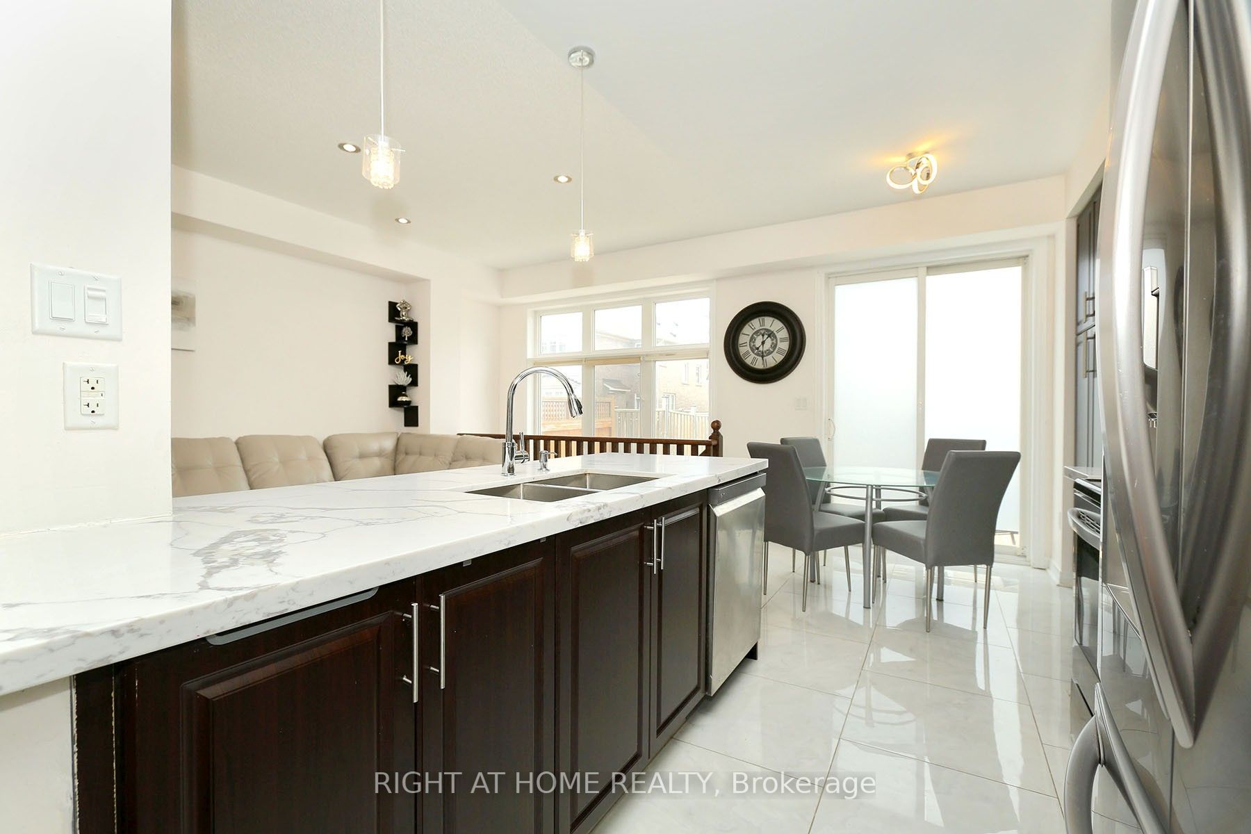 16 Aspenview Avenue