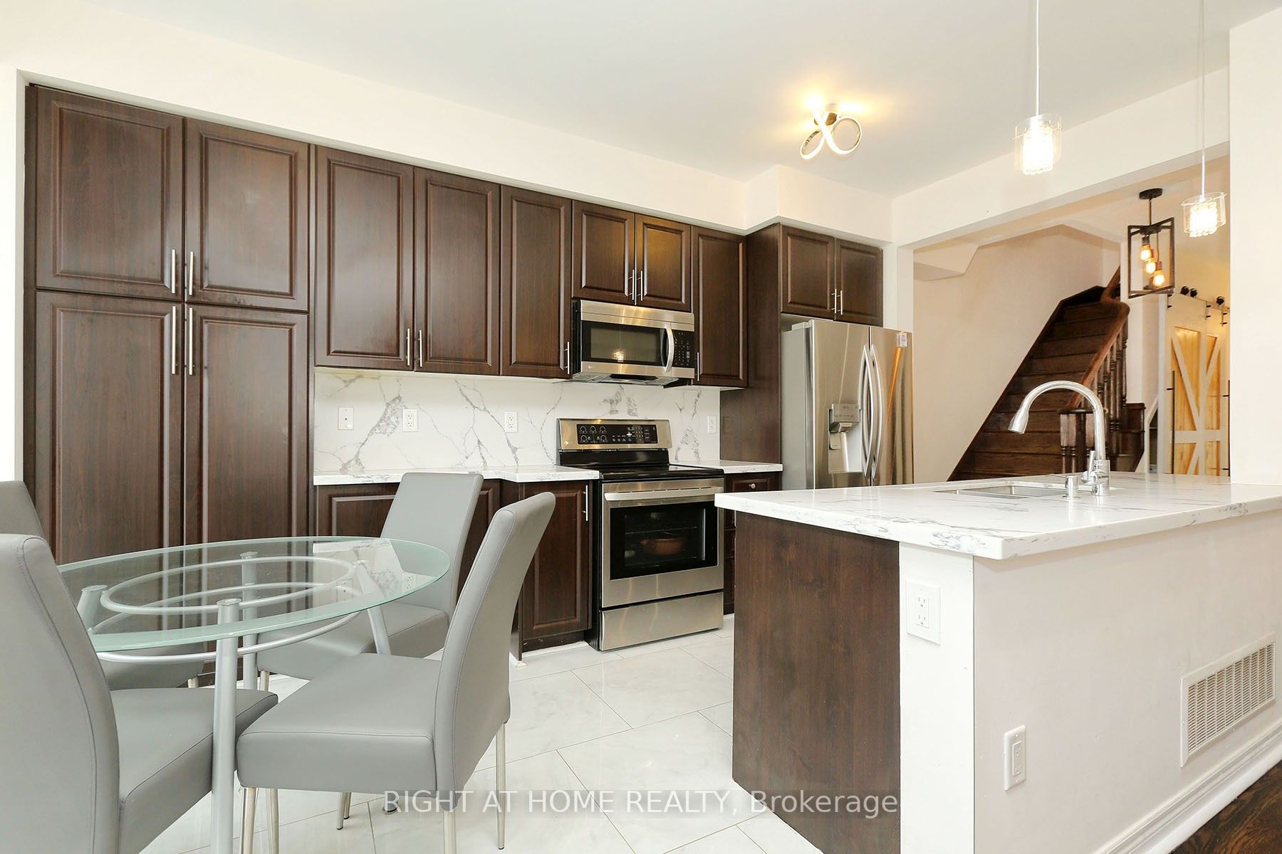 16 Aspenview Avenue