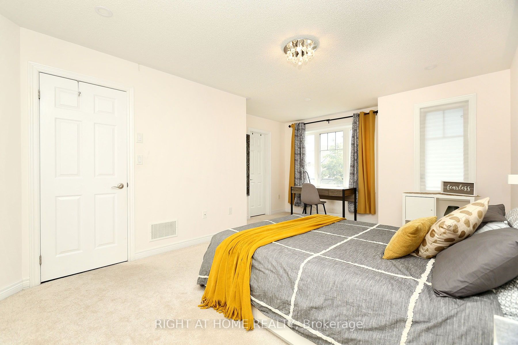 16 Aspenview Avenue