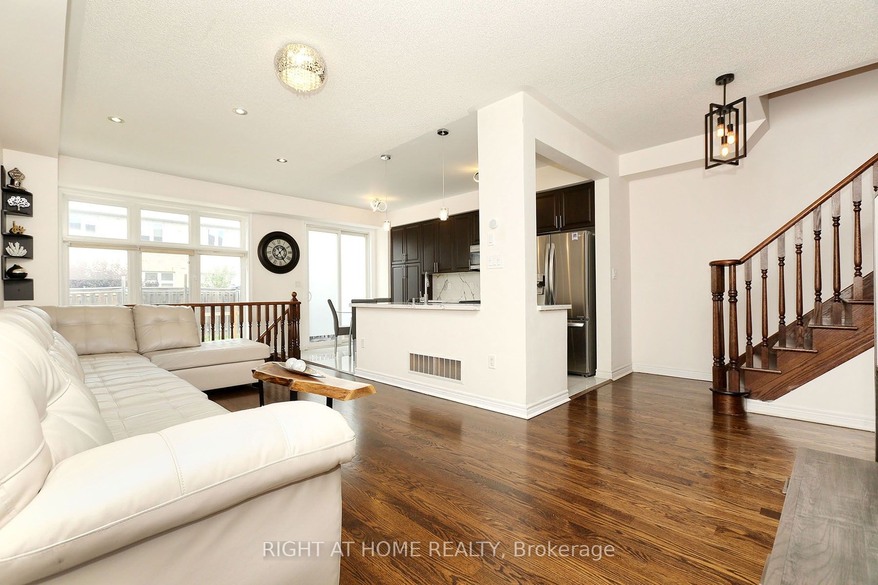 16 Aspenview Avenue