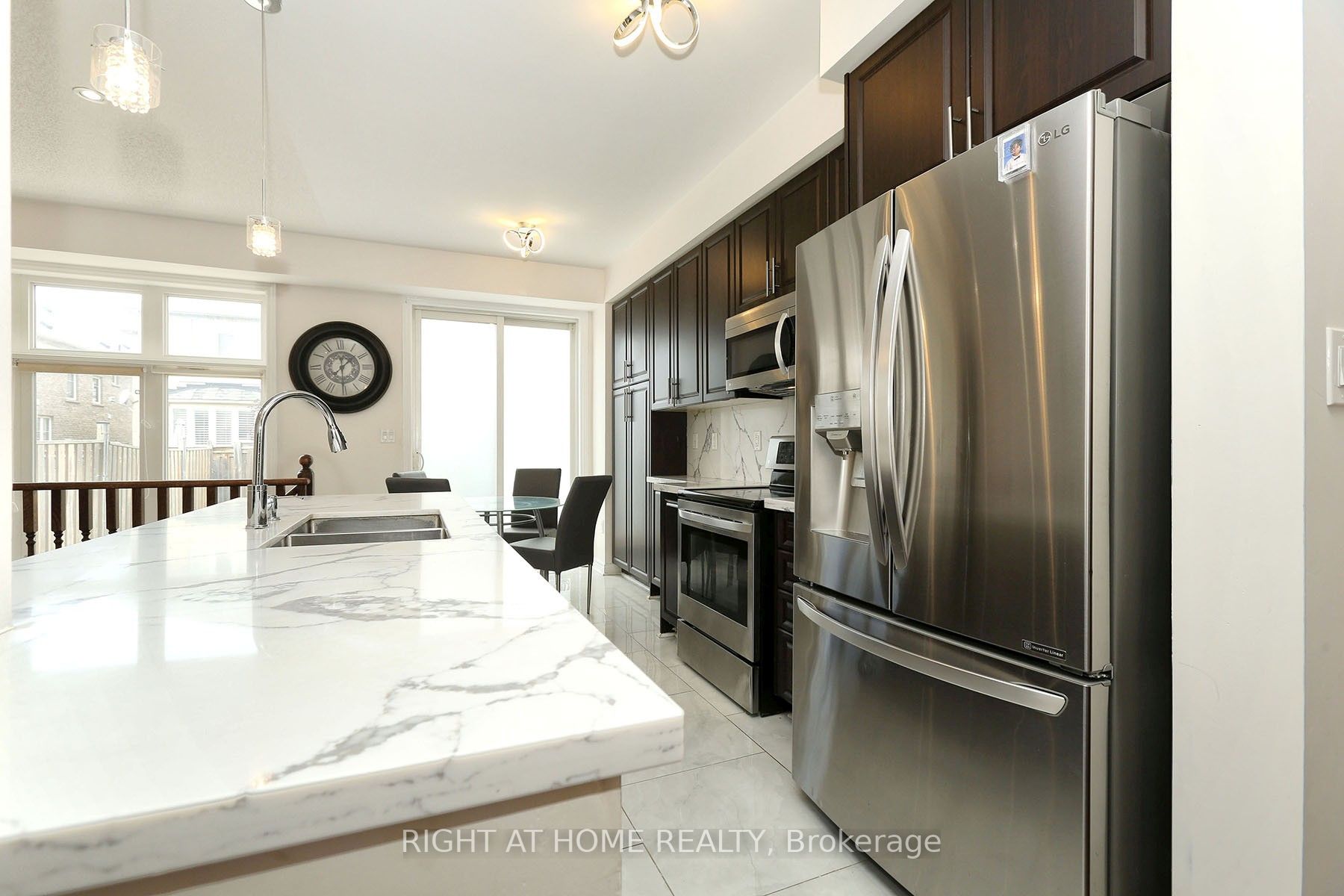 16 Aspenview Avenue