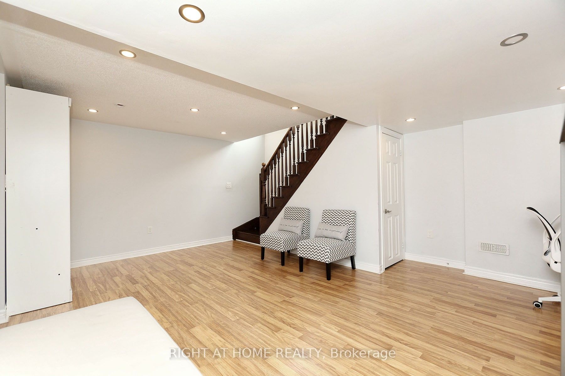 16 Aspenview Avenue