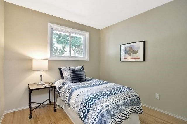 16 Onslow Crt, #Main