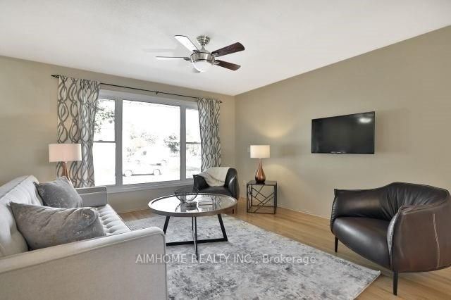 16 Onslow Crt, #Main