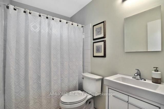 16 Onslow Crt, #Main
