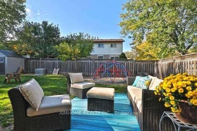 16 Onslow Crt, #Main