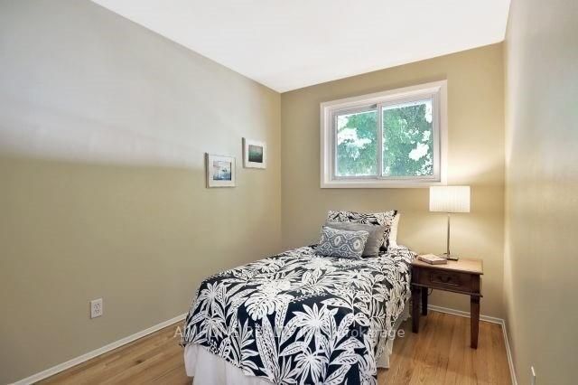 16 Onslow Crt, #Main