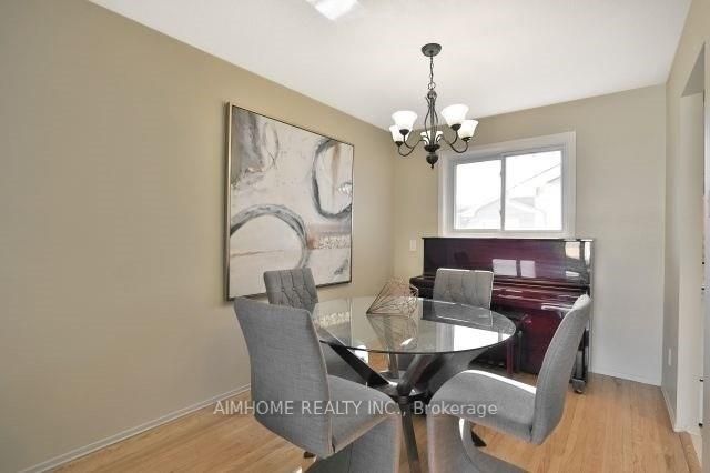16 Onslow Crt, #Main