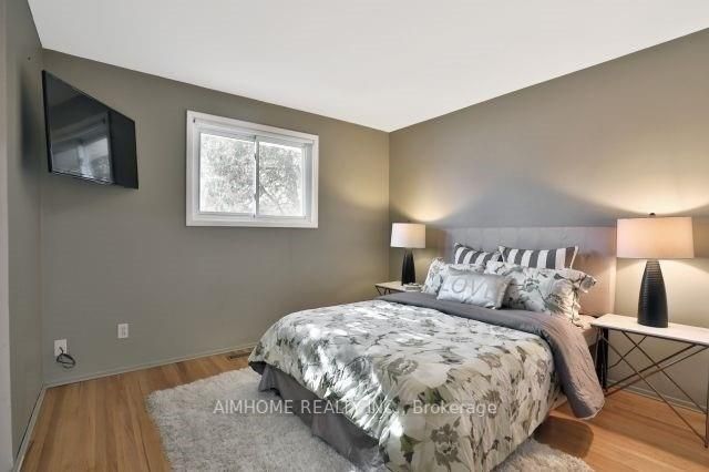 16 Onslow Crt, #Main