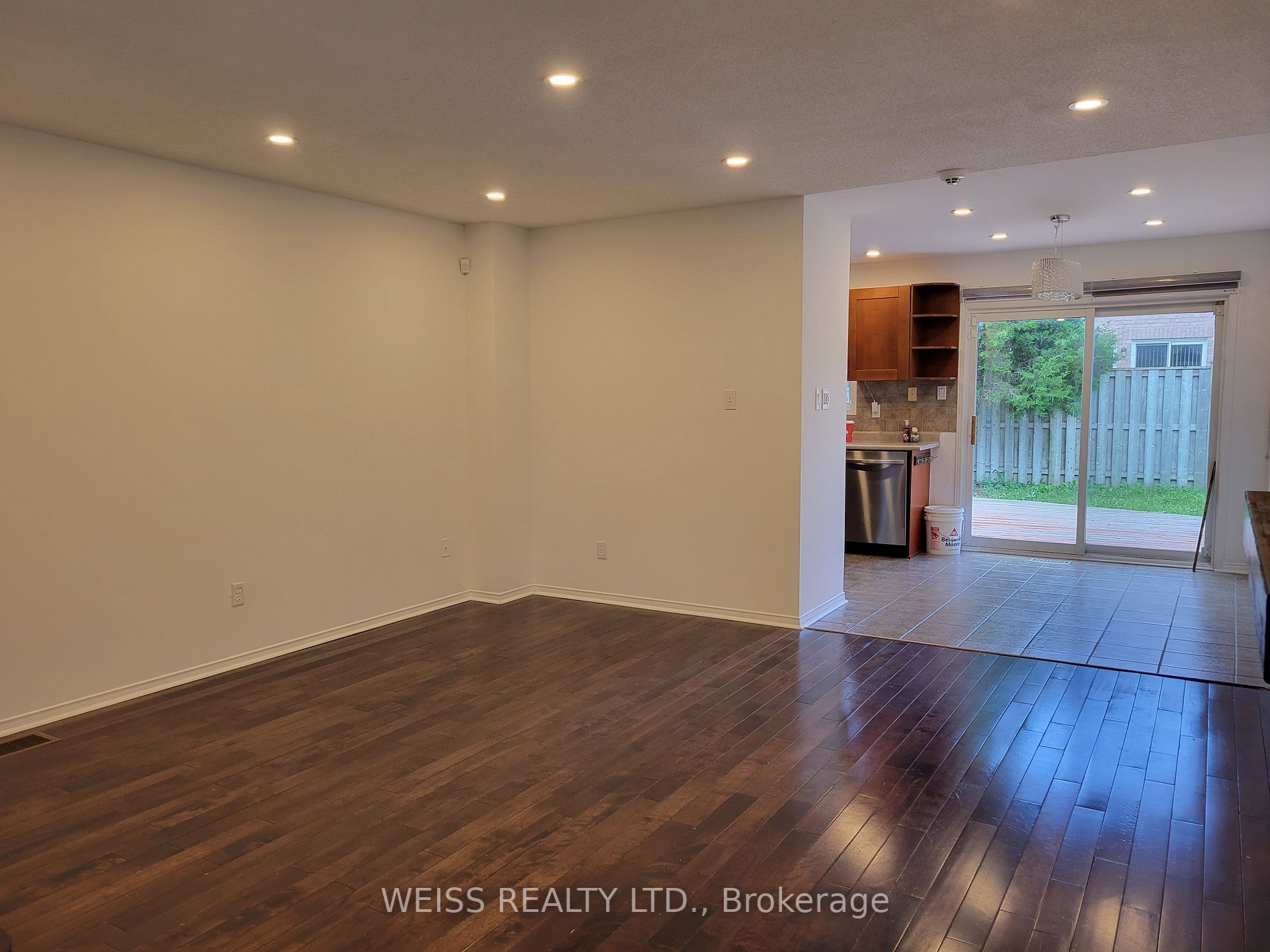 1068 Foxglove Pl