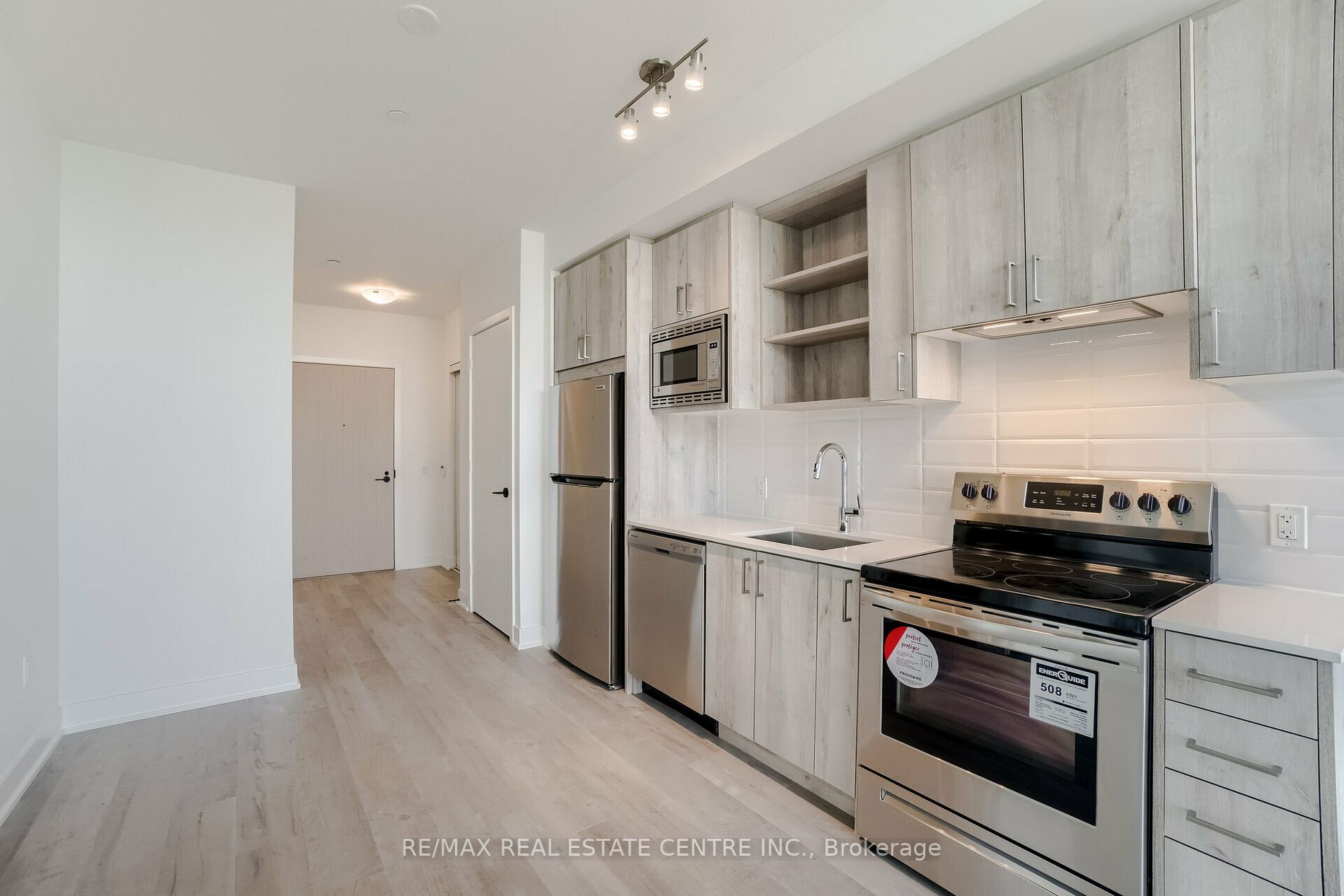 60 George Butchart Dr, #709