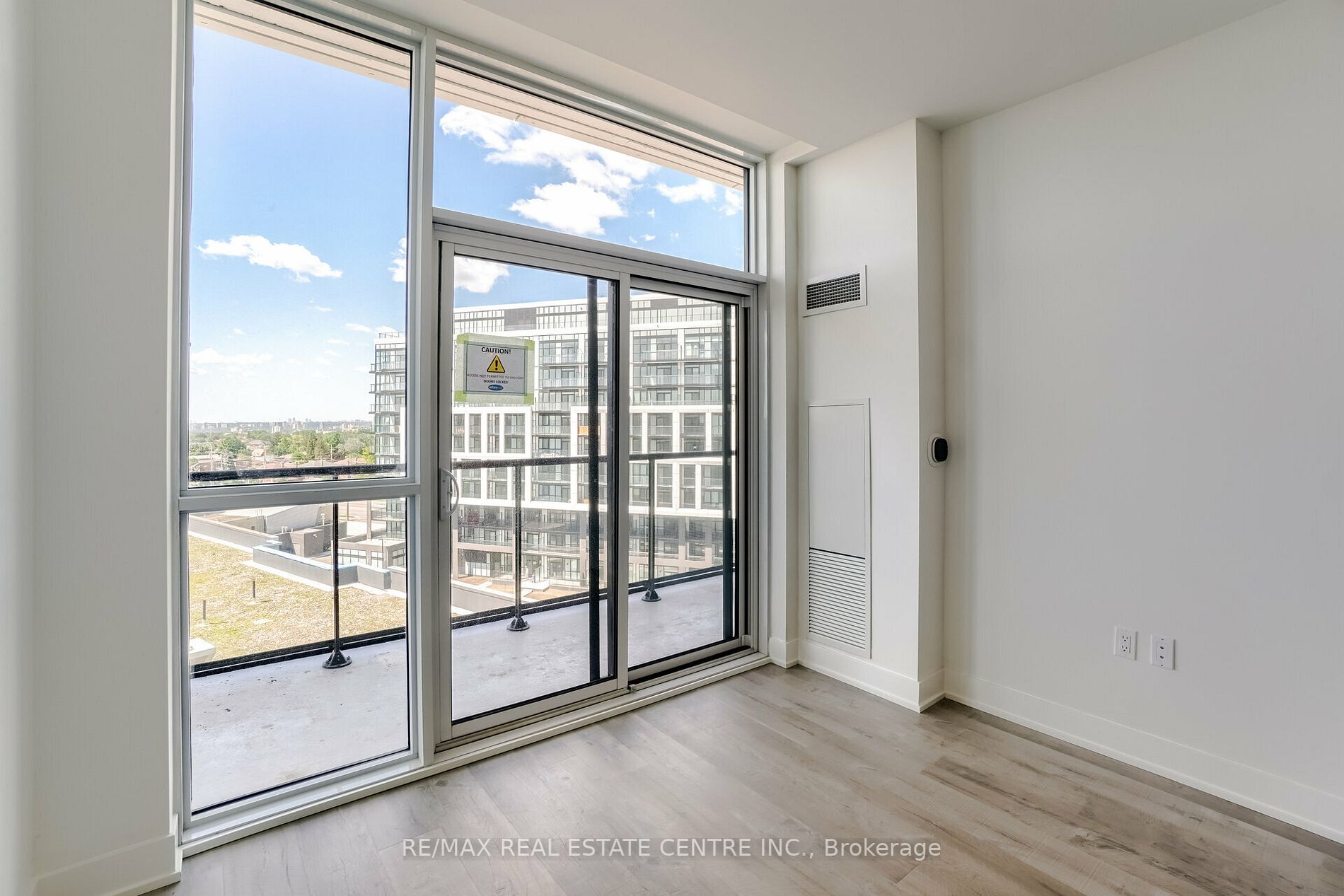 60 George Butchart Dr, #709