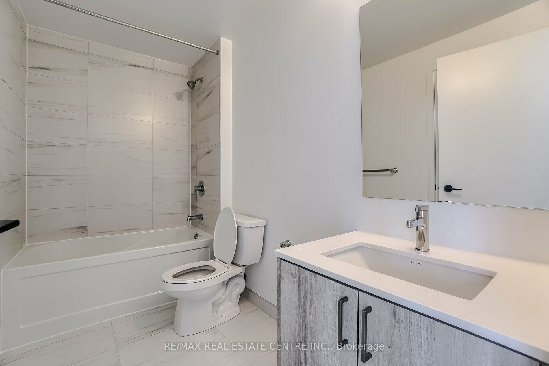 60 George Butchart Dr, #709
