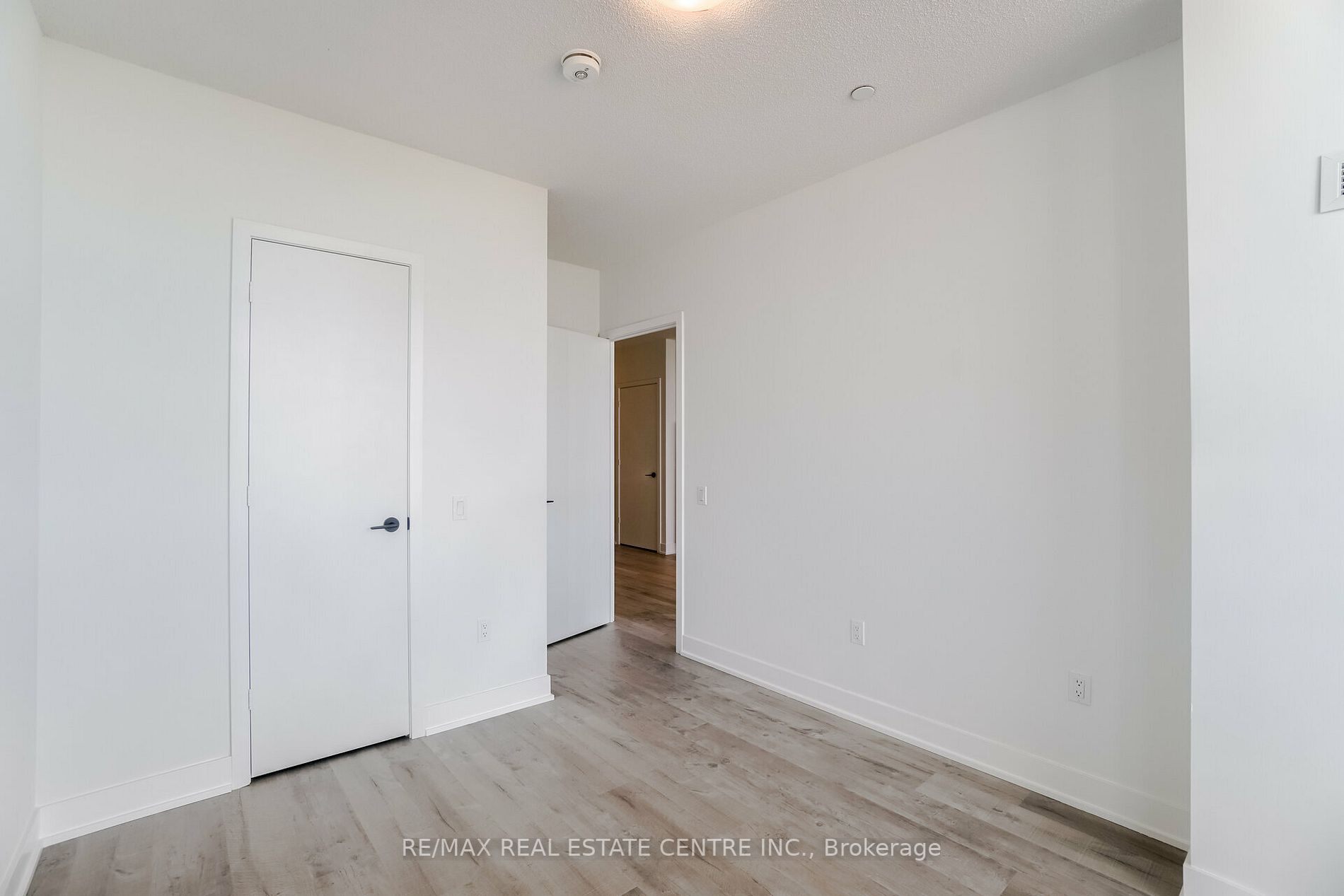 60 George Butchart Dr, #709