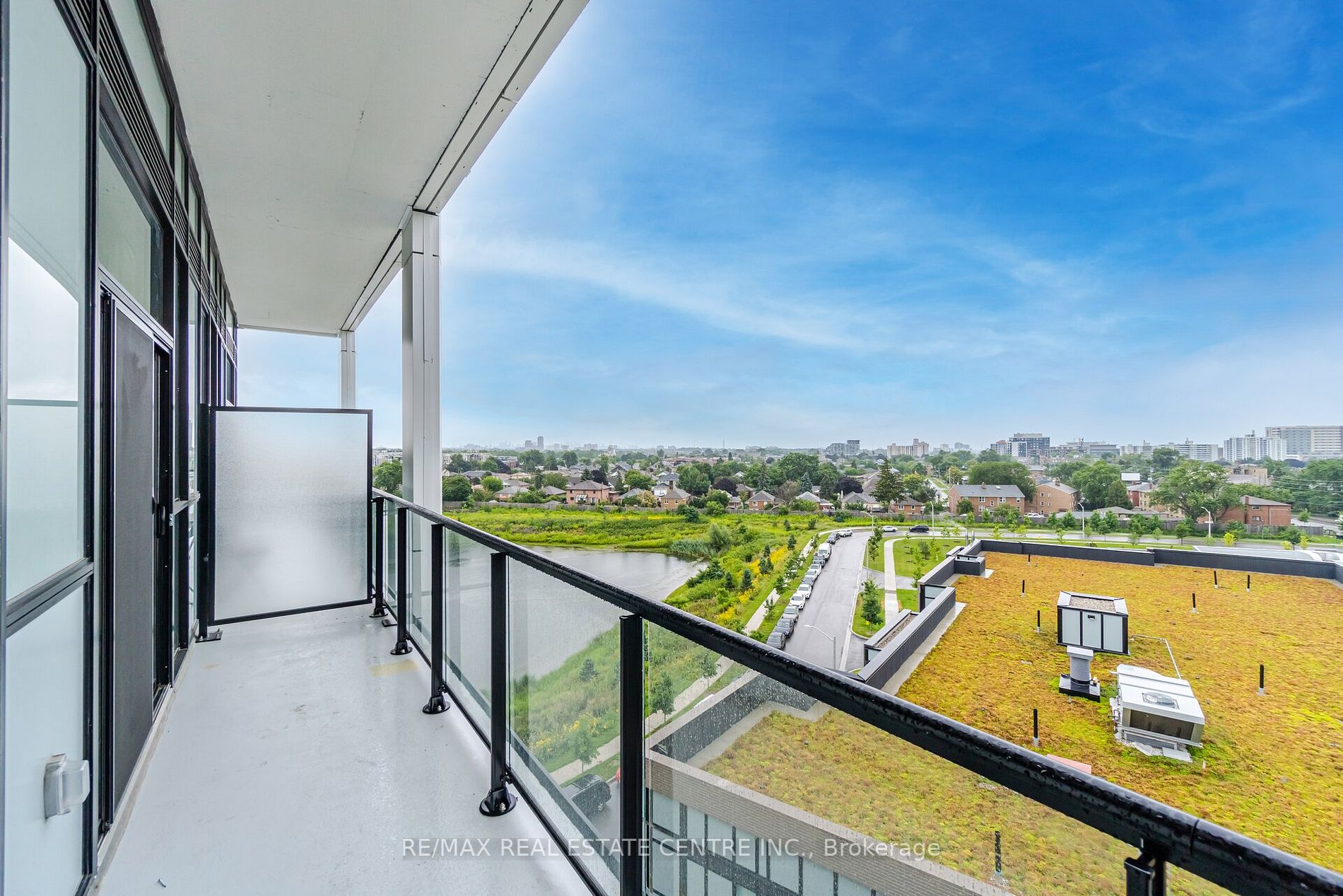60 George Butchart Dr, #709