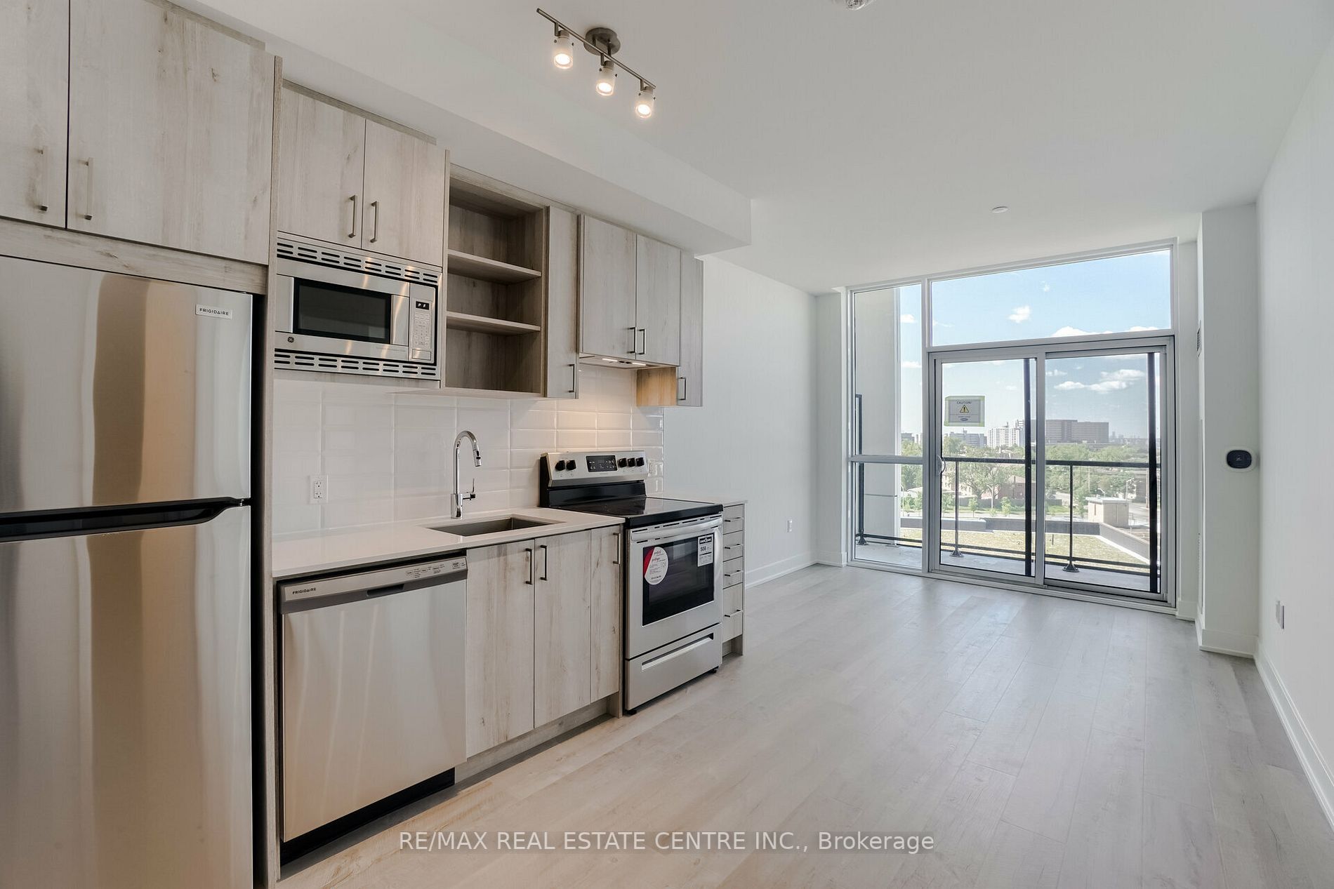60 George Butchart Dr, #709