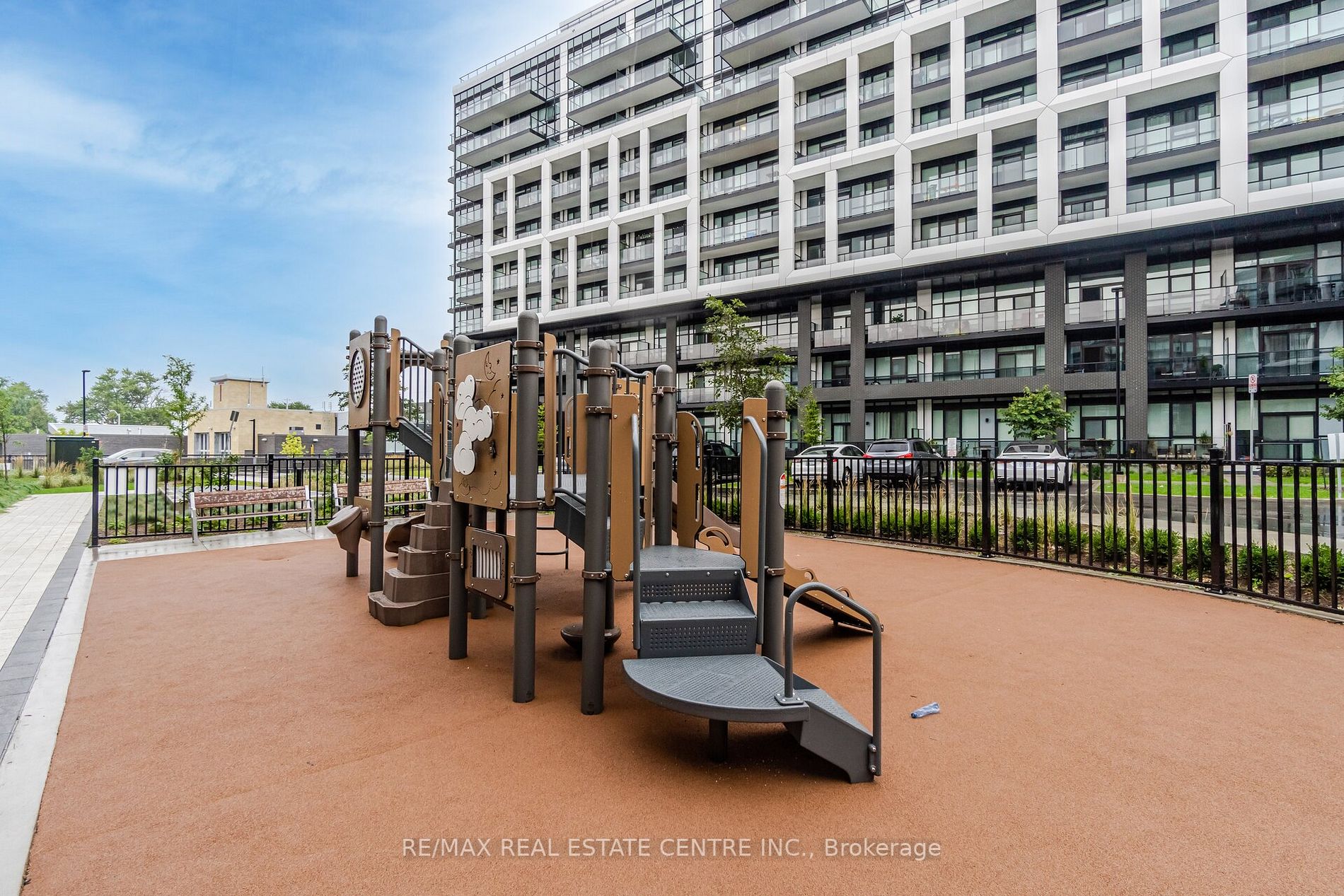 60 George Butchart Dr, #709