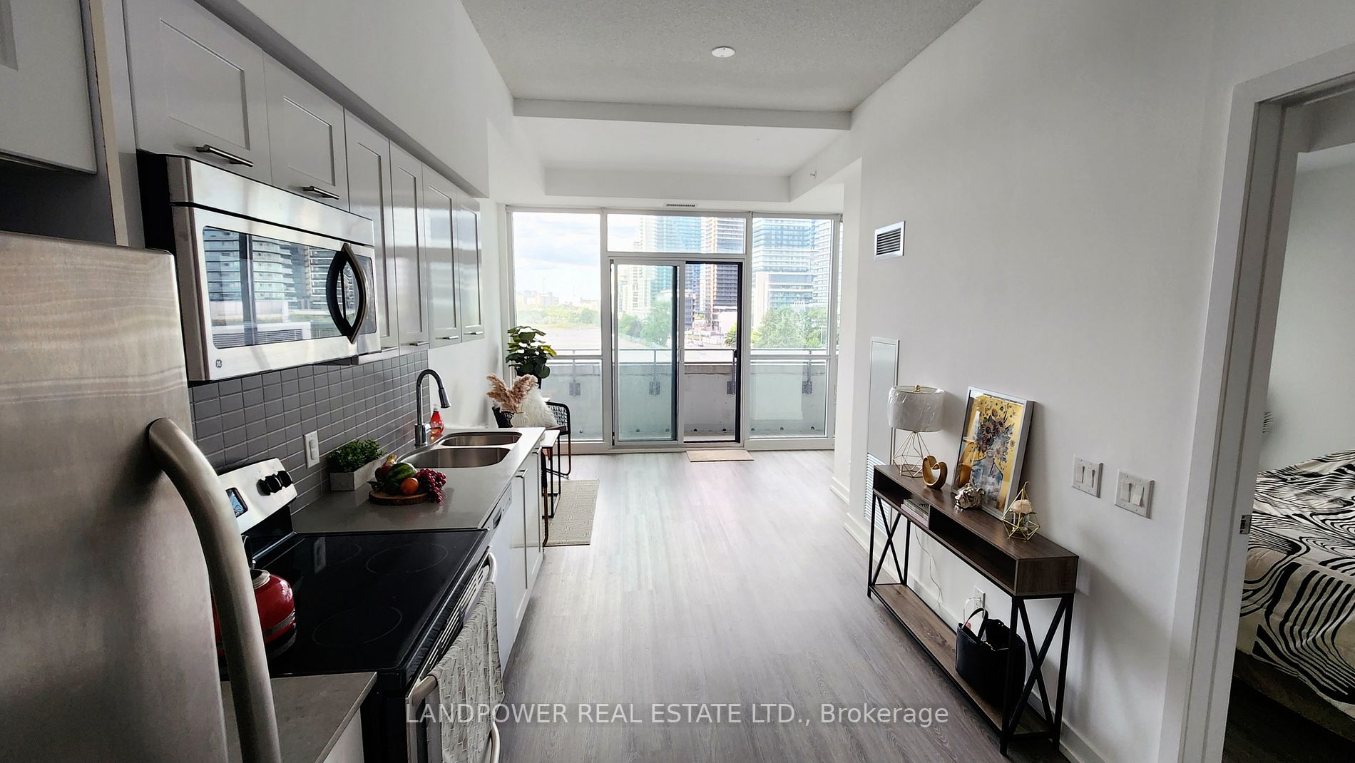 2200 Lake Shore Blvd W, #818
