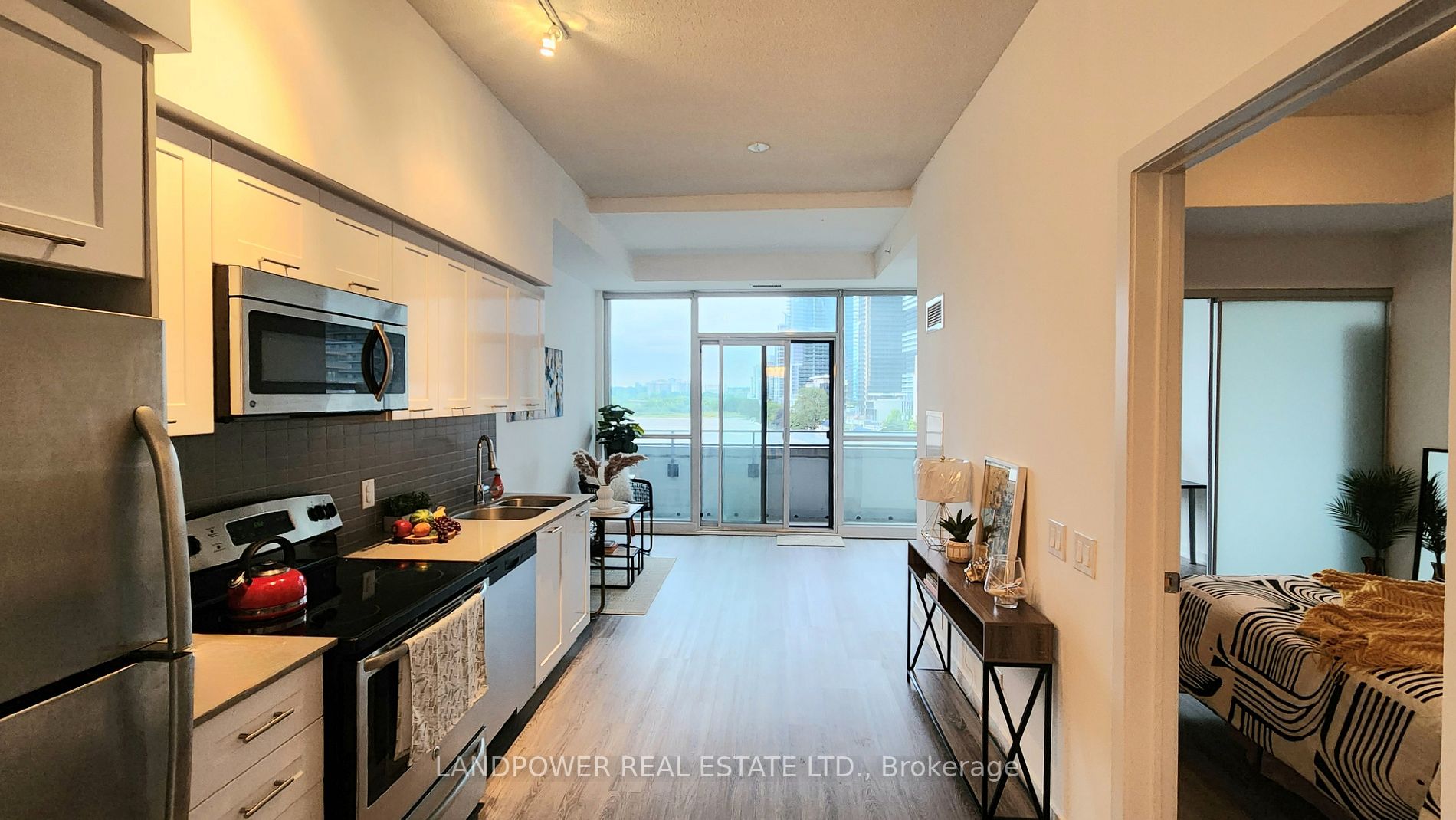 2200 Lake Shore Blvd W, #818