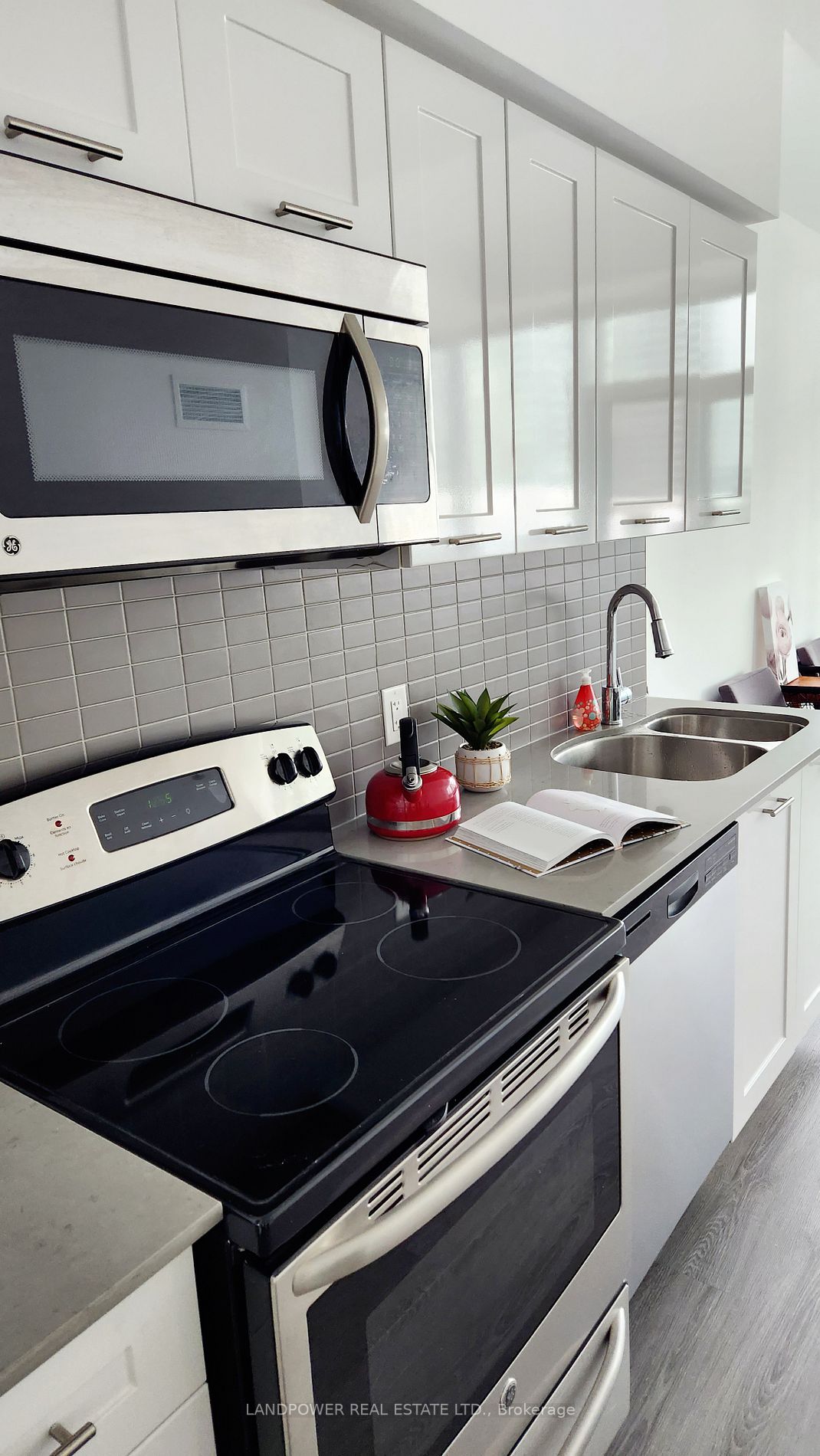 2200 Lake Shore Blvd W, #818